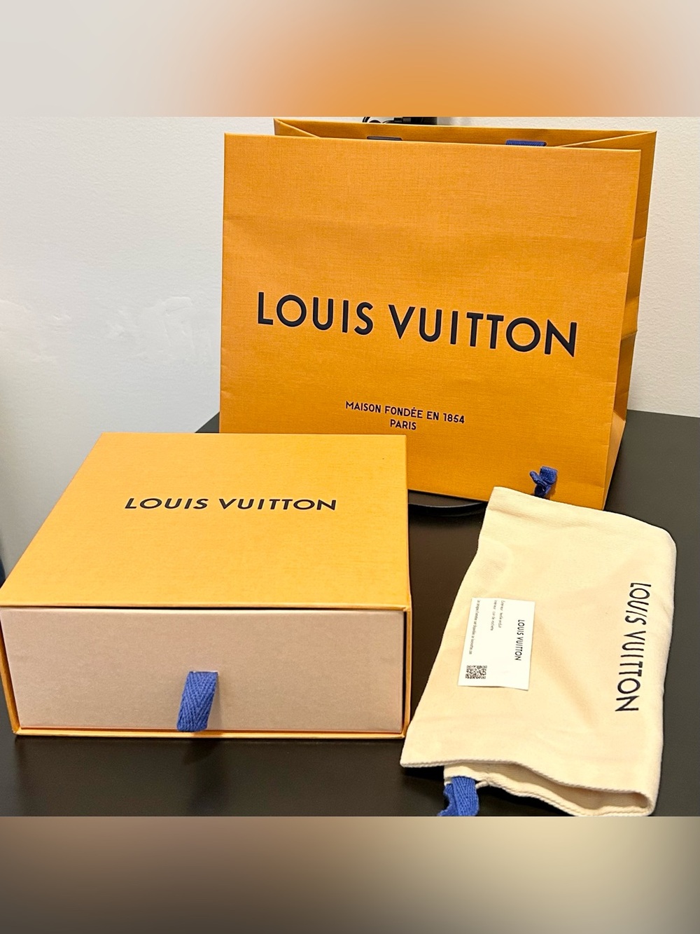 Louis Vuitton Drawer Box for Belt with Drawstring Pouch and Shopping Bag